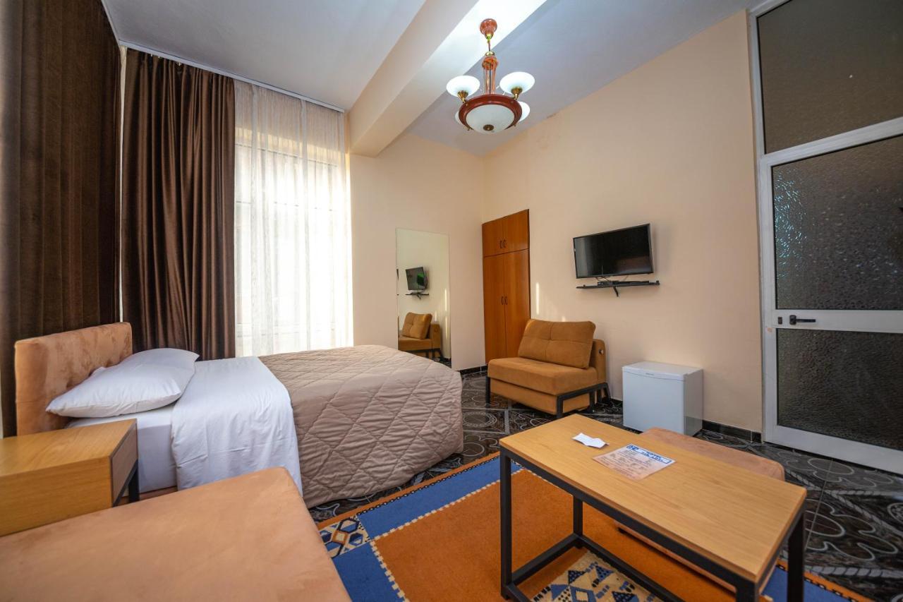 Pik Loti Hotel